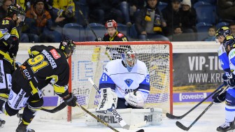 Timo Pielmeier leistete mit guten Saves einen wichtigen Beitrag zum Auswärtssieg. Foto: Christoph Jürgens / DEL-Photosharing Timo Pielmeier leistete mit guten Saves einen wichtigen Beitrag zum Auswärtssieg. Foto: Christoph Jürgens / DEL-Photosharing