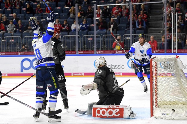 Da ist die Scheibe im Tor. 2:0! Foto: Schäfer / DEL-Photosharing