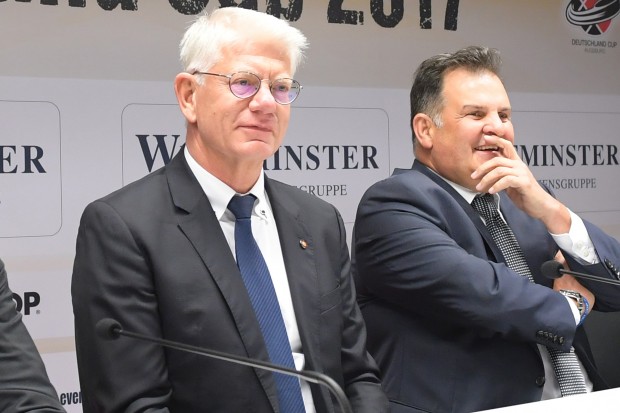 Zwei Gestalter des deutschen Eishockeys: Franz Reindl und Jürgen Arnold. Foto: Renner / City Press