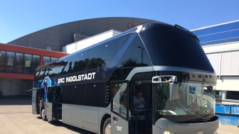 Auf der Saisoneröffnungsfeier gibt es die beiden "Dahoams" des ERC zu sehen: die Saturn Arena per Stadionführung und der Mannschaftsbus. Foto: Wimösterer Auf der Saisoneröffnungsfeier gibt es die beiden "Dahoams" des ERC zu sehen: die Saturn Arena per Stadionführung und der Mannschaftsbus. Foto: Wimösterer