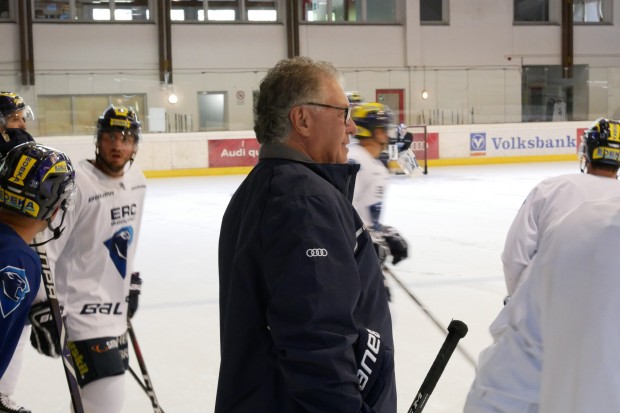 Heute rief Trainer Doug Shedden zum Eistraining im Ice:Forum.