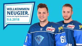 David Elsner und Simon Schütz sind zu einer Autogrammstunde beim Tag der Bundeswehr. David Elsner und Simon Schütz sind zu einer Autogrammstunde beim Tag der Bundeswehr.