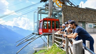 Latsch im schönen Vinschgau ist nicht nur rund um das Trainingslager und die Spiele der Panther eine Reise wert.
Foto: Johannes Traub Latsch im schönen Vinschgau ist nicht nur rund um das Trainingslager und die Spiele der Panther eine Reise wert.
Foto: Johannes Traub