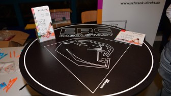 Diesen Stehtisch im ERC-Design gibt es heute zu gewinnen.
Foto: Johannes TRAUB / JT-Presse.de Diesen Stehtisch im ERC-Design gibt es heute zu gewinnen.
Foto: Johannes TRAUB / JT-Presse.de