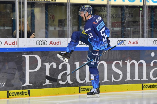 Brandon Mashinter schreit die Erleichterung raus. Seine Panther gewannen mit 2:1.
Foto: Johannes TRAUB / JT-Presse.de