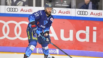 Sean Sullivan trug in den vergangenen drei Jahren die Nummer 37. In der kommenden Saison wird der Verteidiger mit der Rückennummer 11 auflaufen.
Foto: Johannes TRAUB / JT-Presse.de Sean Sullivan trug in den vergangenen drei Jahren die Nummer 37. In der kommenden Saison wird der Verteidiger mit der Rückennummer 11 auflaufen.
Foto: Johannes TRAUB / JT-Presse.de