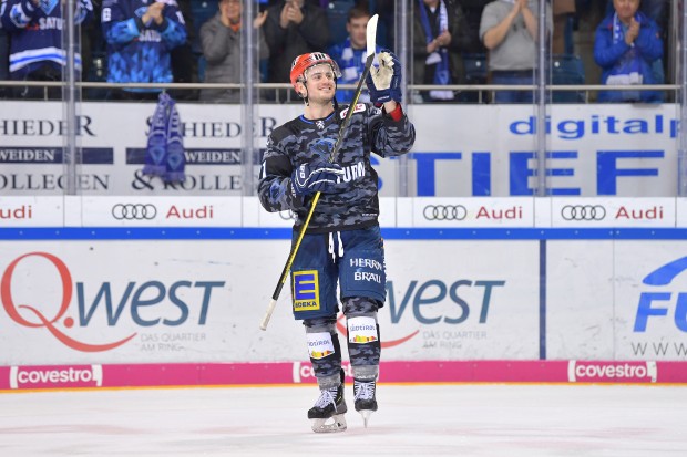 Eines der absoluten Highlights der aktuellen Gameworn-Trikot Auktionen. Das Trikot von DEL-Topscorer Wayne Simpson im Camouflage-Design.
Foto: Johannes TRAUB / JT-Presse.de