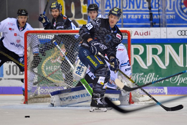 Das dritte Trikot im Camo-Design von Hans Detsch ist ebenfalls unter dem Hammer.
Foto: Johannes TRAUB / JT-Presse.de