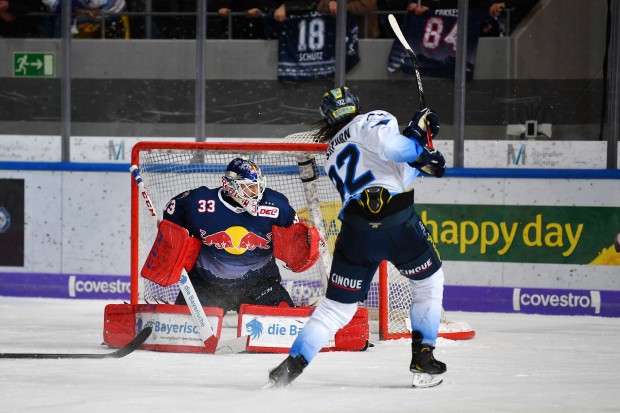 Drin das Ding!
Mirko Höfflin setzte die Scheibe in der Verlängerung zum wichtigen Sieg in die Maschen.
Foto: DEL-Fotosharing