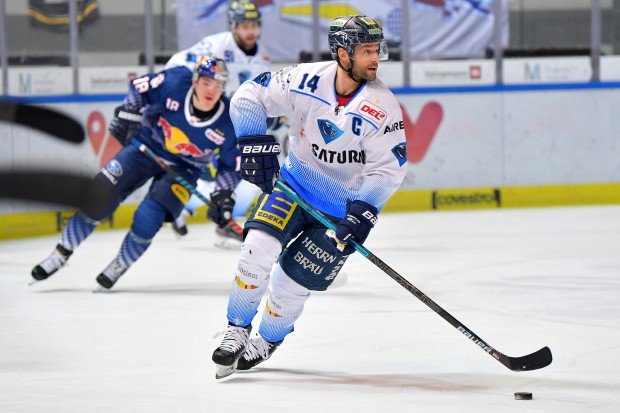 Auch das erste Jersey unseres Captains steht zur Auktion. Sechs Jahre lang spielte Dustin Friesen für die Panther. Foto: Johannes TRAUB / JT-Presse.de