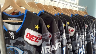 Die Camo-Trikots sind heute auch am Fanshop erhältlich... Die Camo-Trikots sind heute auch am Fanshop erhältlich...