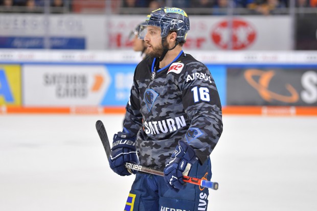 Eines der Highlights der aktuellen Gameworn-Trikot-Auktion: Das Camo-Trikot von Brett Olson.
Foto: Johannes TRAUB / JT-Presse.de