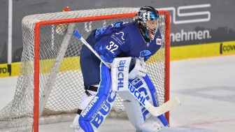 Unter anderem gibt es das original getragene Heimtrikot von Jochen Reimer zu ersteigern.
Foto: Johannes TRAUB / JT-Presse.de Unter anderem gibt es das original getragene Heimtrikot von Jochen Reimer zu ersteigern.
Foto: Johannes TRAUB / JT-Presse.de