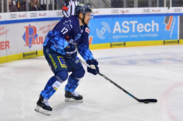 Auch das Heimtrikot von Petr Taticek, der die Panther nach sechs Jahren verlässt, können sich die Fans sichern.
Foto: Johannes TRAUB / JT-Presse.de