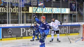 Endlich wieder Eishockey: Wayne Simpson und die Panther treffen morgen auf Straubing.
Foto: Johannes TRAUB / JT-Presse.de Endlich wieder Eishockey: Wayne Simpson und die Panther treffen morgen auf Straubing.
Foto: Johannes TRAUB / JT-Presse.de