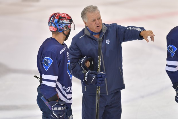 Doug Shedden gibt ab sofort wieder das Kommando auf dem Eis der SATURN-Arena.
Foto: Johannes TRAUB / JT-Presse.de