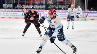 Brandon DeFazio wird auch in der kommenden Saison für den ERC auf Torejagd gehen.
Foto: Johannes TRAUB / JT-Presse.de Brandon DeFazio wird auch in der kommenden Saison für den ERC auf Torejagd gehen.
Foto: Johannes TRAUB / JT-Presse.de