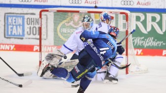 Morgan Ellis trifft per Schlagschuss zum vorentscheidenden 3:0.
Foto: Johannes Traub/JT-Presse.de Morgan Ellis trifft per Schlagschuss zum vorentscheidenden 3:0.
Foto: Johannes Traub/JT-Presse.de