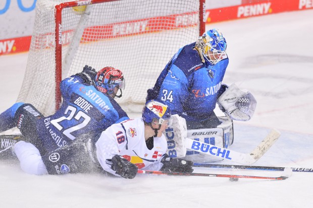 Voller Einsatz für den Sieg. Die Panther um Mat Bodie (li.) und Goalie Michael garteig wollen heute den zweiten Tabellenplatz zurückerobern.
Foto: Johannes Traub/JT-Presse.de