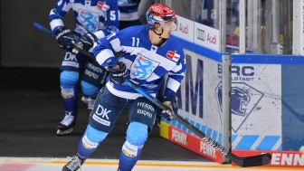 Das Warmup-Trikot von Louis-Marc Aubry ist aktuell unter dem Hammer.
Foto: Johannes Traub/JT-Presse.de Das Warmup-Trikot von Louis-Marc Aubry ist aktuell unter dem Hammer.
Foto: Johannes Traub/JT-Presse.de