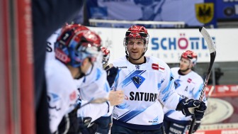 Frederik Storm feierte ein starkes Comeback und traf zum 1:0.
Foto: DEL-Fotosharing/Sven Lägler Frederik Storm feierte ein starkes Comeback und traf zum 1:0.
Foto: DEL-Fotosharing/Sven Lägler