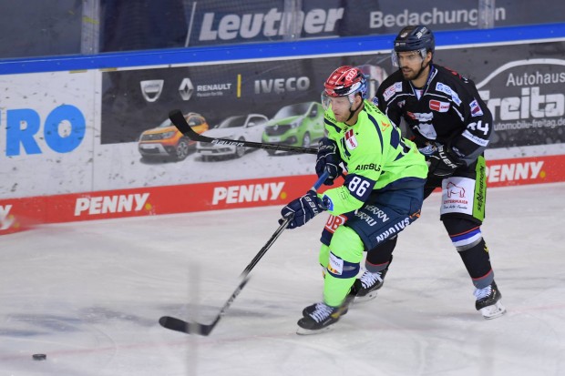 Diesmal konnten sich die Panther um Daniel Pietta gegen Straubing durchsetzen.
Foto: Johannes Traub/JT-Presse.de