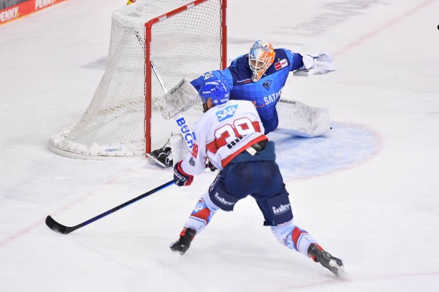 ERC-Goalie Michael Garteig bot eine starke Leistung.
Foto: Johannes Traub/JT-Presse.de