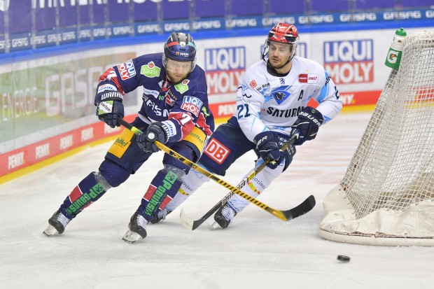 Unter anderem in der aktuellen Auktion: Das Auswärtstrikot von Topscorer Wayne Simpson.
Foto: Johannes Traub/JT-Presse.de