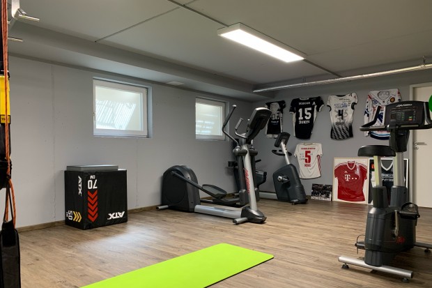 Ein großer Trainingsraum steht im Therapiezentrum Mailing zur Verfügung.