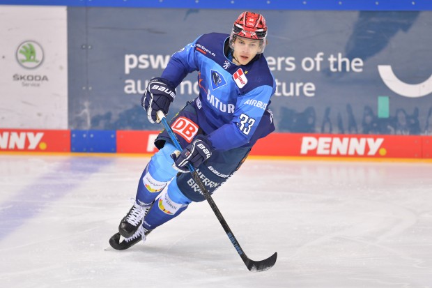 Tim Wohlgemuth geht ab der Saison 2021/22 für die Adler Mannheim auf Torejagd.
Foto: Johannes TRAUB / JT-Presse.de