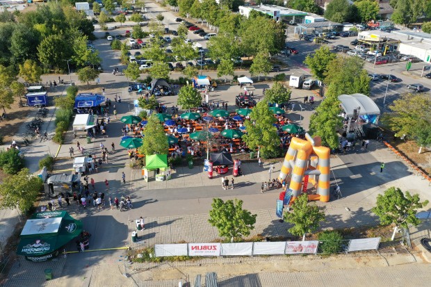 Saisoneröffungsfeier des ERC Ingolstadt vor der SATURN-Arena.