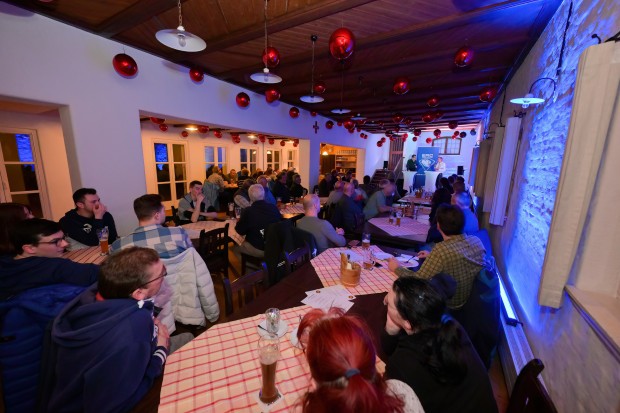 Der erste Fan-Stammtisch dieser Saison findet am 15.11. im Sportheim Oberhaunstadt statt.