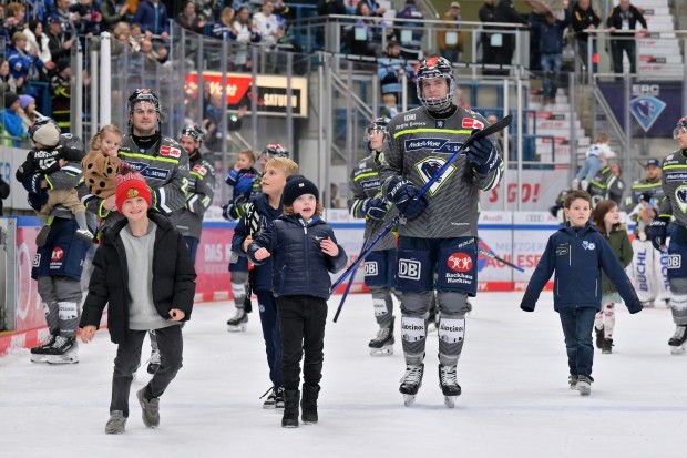 Geminsam mit der ganzen Familie eine Nachmittag beim ERC erleben.
Foto: Johannes Traub/JT-Presse.de