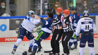 Emotionales Derby!
Colton Jobke und die Panther empfangen am Sonntag die Straubing Tigers.
Foto: Johannes Traub/JT-Presse.de Emotionales Derby!
Colton Jobke und die Panther empfangen am Sonntag die Straubing Tigers.
Foto: Johannes Traub/JT-Presse.de