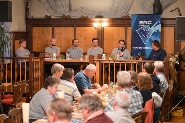 Beim Fanstammtisch im Kastaniengarten gab es Einblicke und erste Analysen nach dem Saisonstart.
Foto: Johannes Traub/JT-Presse.de