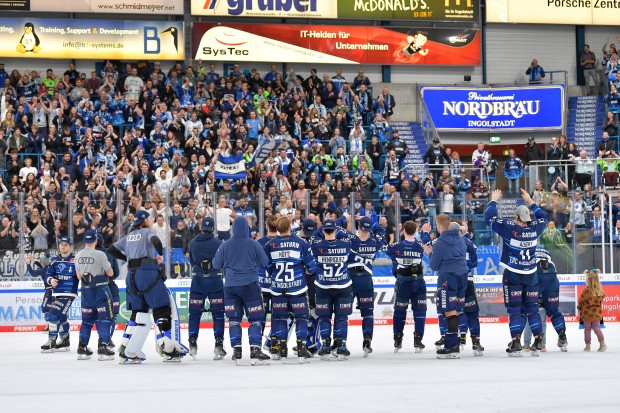 Endlich wieder zusammen Eishockey erleben.
Foto: Johannes TRaub/JT-Presse.de
