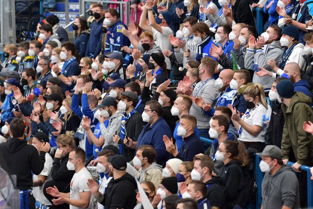 Ab sofort dürfen wieder deutlich mehr Fans in die SATURN-Arena.
Foto: Johannes Traub/JT-Presse.de