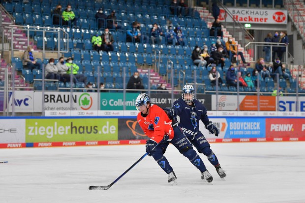 Das neue Team der Panther ist beim Showtraining für Dauerkartenbesitzer erstmals live in Action zu sehen.
Foto: Johannes Traub/JT-Presse.de