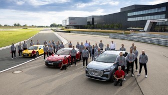 Das ERC-Team mit Mitgliedern des Audi Steuerkreises.
Foto: AUDI AG Das ERC-Team mit Mitgliedern des Audi Steuerkreises.
Foto: AUDI AG