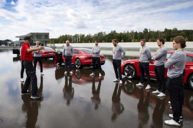 Genaue Instruktionen gab es für die Panther-Cracks.
Foto: AUDI AG