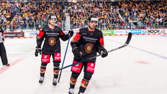 Fabio Wagner (re.) und das DEB-Team starten heute in die Eishockey-WM.
Foto: City-Press