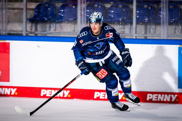 Der ERC um Jerome Flaake tritt am Sonntag im Finale des Gäuboden Cups gegen Straubing an.