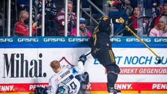 Die Panther unterlagen bei den Eisbären Berlin.
Foto: DEL-Photosharing Die Panther unterlagen bei den Eisbären Berlin.
Foto: DEL-Photosharing