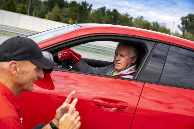 Trainer Doug Shedden am Steuer.
Foto: AUDI AG