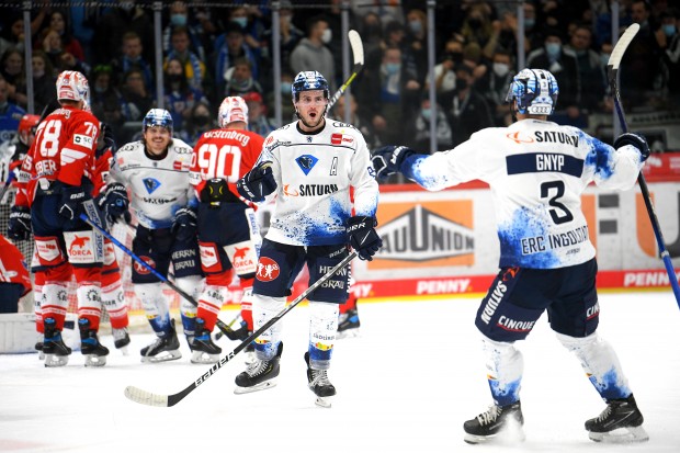 Wayne Simpson bejubelt sein Game-Winning-Goal.
Foto: DEl-Photosharing