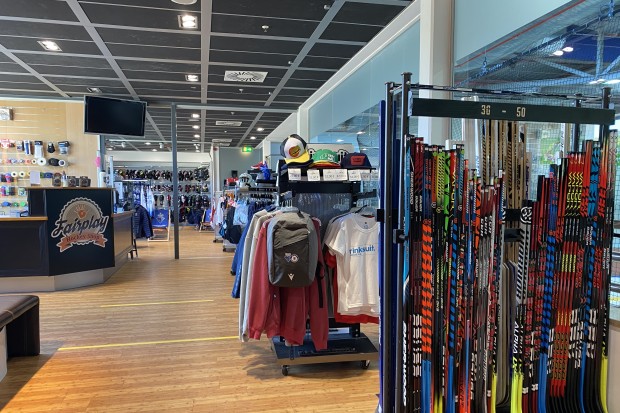 Im Fairplay Hockey Shop gibt es weiterhin Fanartikel und Tickets für die ERC-Heimspiele.