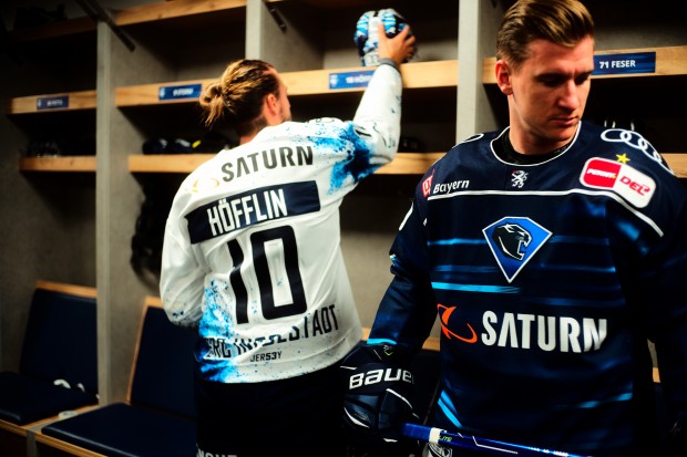 Das Auswärts- und das Heimtrikot der Saison 21/22.