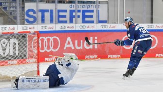 Daniel Piettas Penalty-Tor zum 3:1 brachte den ERC so richtig ins Rollen.
Foto: Johannes Traub/JT-Presse.de
