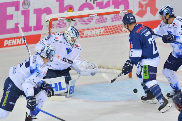 Vier Gegentreffer mussten die Panther um Goalie Karri Rämö hinnehmen.
Foto: Johannes Traub/JT-Presse.de
