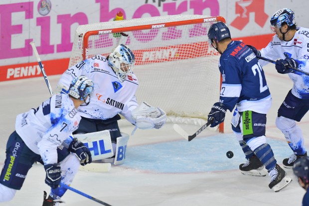 Vier Gegentreffer mussten die Panther um Goalie Karri Rämö hinnehmen.
Foto: Johannes Traub/JT-Presse.de